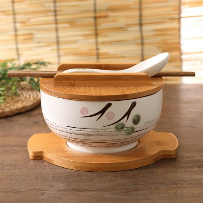 Chinesische Suppenschüssel mit Deckel